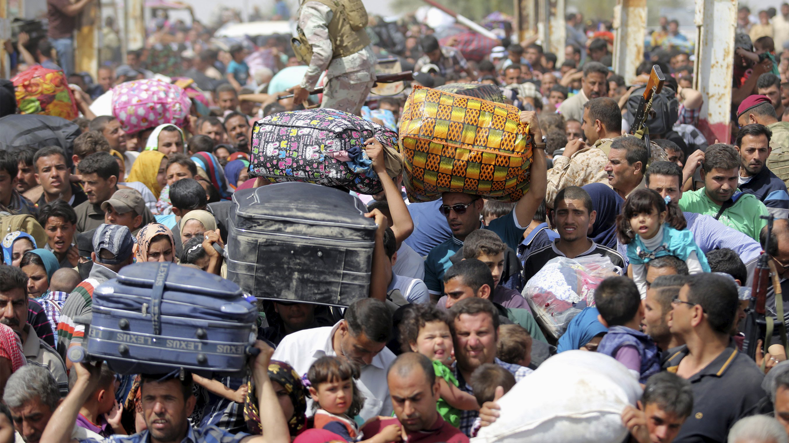 Anbar'da 90 bin kişi göç etti
