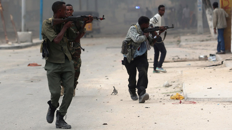 Mogadişu'da otele saldırı