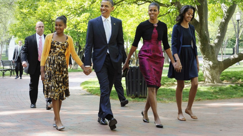 Üniversite yıllarında tanışan Barack ve Michelle Obama çiftinin iki kızı bulunuyor.