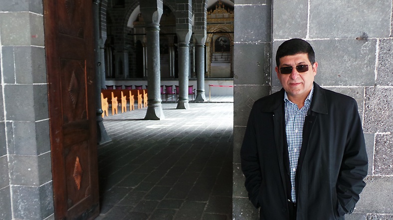 Abdülgaffur Türkay, Diyarbakır Surp Giragos Kilisesi’ne hala bir papaz atananamış olmasından yakındı.