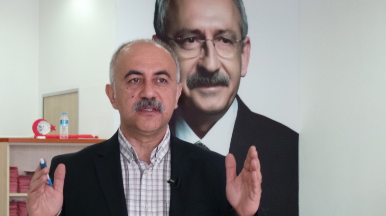 CHP adayı Dr. Mehmet Ecer CHP adayı Dr. Mehmet Ecer