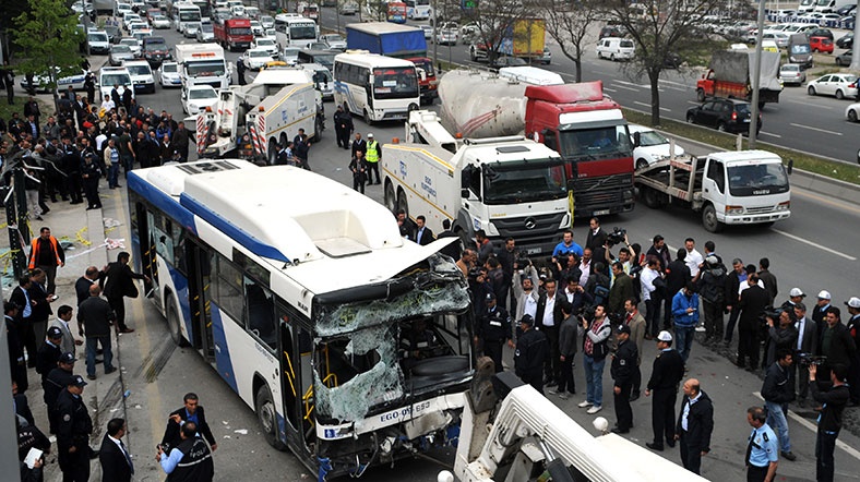 Otobusle Minibus Carpisti Al Jazeera Turk Ortadogu Kafkasya Balkanlar Turkiye Ve Cevresindeki Bolgeden Son Dakika Haberleri Ve Analizler