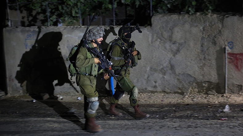 İsrail askerleri Gazze sınırında 50 Filistinliyi yaraladı 
