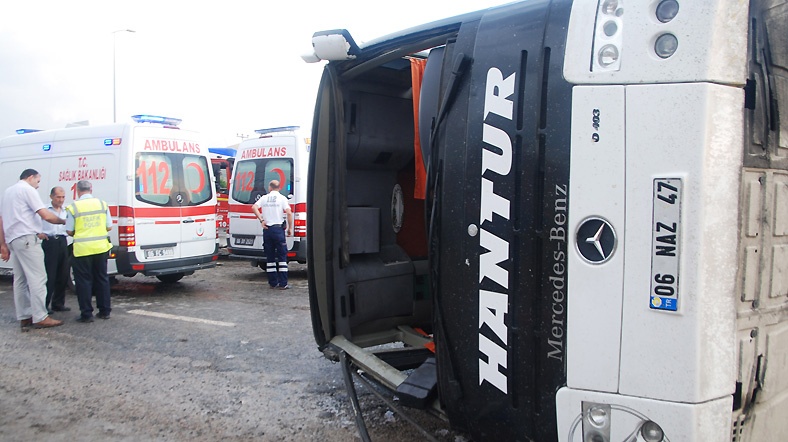 Ankara Da Otobus Devrildi 42 Yarali Al Jazeera Turk Ortadogu Kafkasya Balkanlar Turkiye Ve Cevresindeki Bolgeden Son Dakika Haberleri Ve Analizler