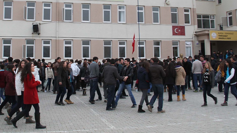 Liseler Tiklim Tiklim Al Jazeera Turk Ortadogu Kafkasya Balkanlar Turkiye Ve Cevresindeki Bolgeden Son Dakika Haberleri Ve Analizler