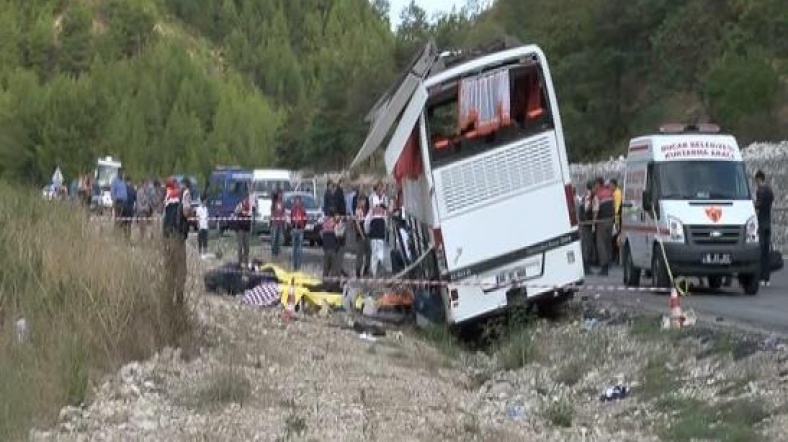 Antalya Da Otobus Kazasi Al Jazeera Turk Ortadogu Kafkasya Balkanlar Turkiye Ve Cevresindeki Bolgeden Son Dakika Haberleri Ve Analizler