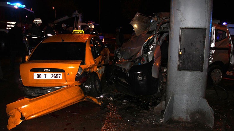 Baskentte Trafik Kazasi 1 Olu 7 Yarali Al Jazeera Turk Ortadogu Kafkasya Balkanlar Turkiye Ve Cevresindeki Bolgeden Son Dakika Haberleri Ve Analizler