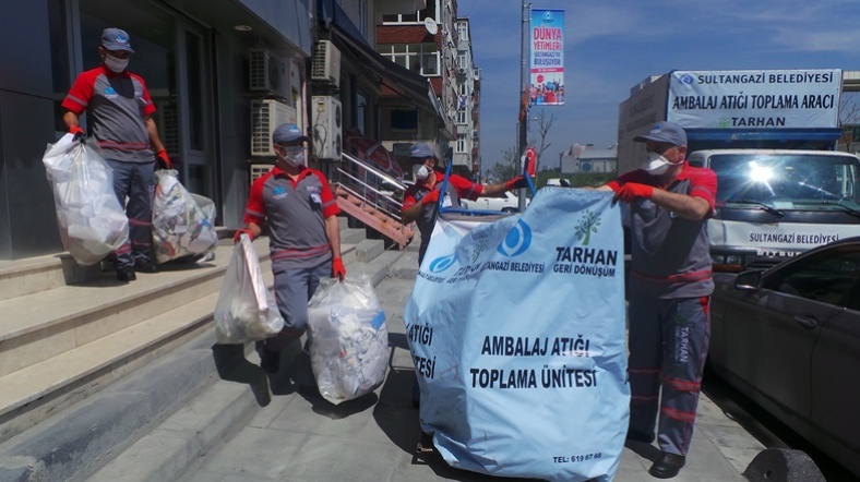 Uniformali Kagit Toplayicilari Al Jazeera Turk Ortadogu Kafkasya Balkanlar Turkiye Ve Cevresindeki Bolgeden Son Dakika Haberleri Ve Analizler