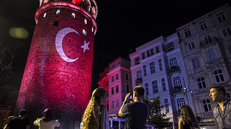 galata kulesi bayraga donustu al jazeera turk ortadogu kafkasya balkanlar turkiye ve cevresindeki bolgeden son dakika haberleri ve analizler