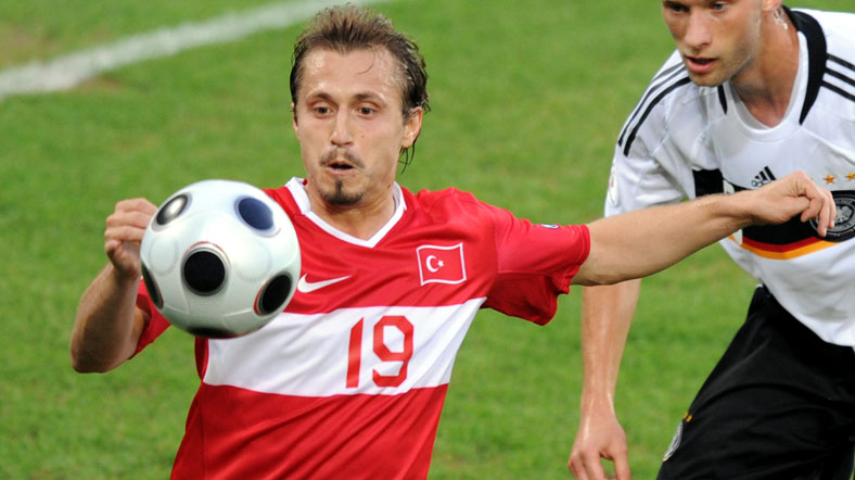 ayhan_akman ayhan akman, 2008 avrupa futbol şampiyonası yarı finalinde almanya'ya karşı 81 dakika mücadele etti.