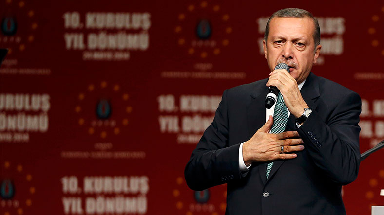 erdoğan'a göre, almanya'daki bazı siyasetçiler de türkiye'deki olayları kullanıyor. [reuters]