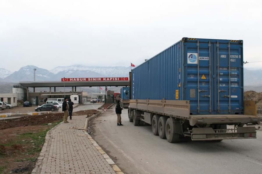 Habur sınır kapısında bekleyen bir tır.
