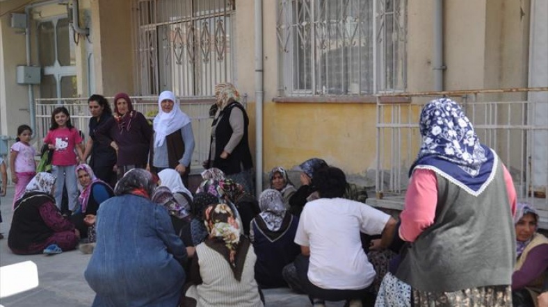 Çukurca'daki saldırıda kaybolduğu iddia edilen Uzman Çavuş Erhan Ar’ın evinde bekleyiş sürüyor.