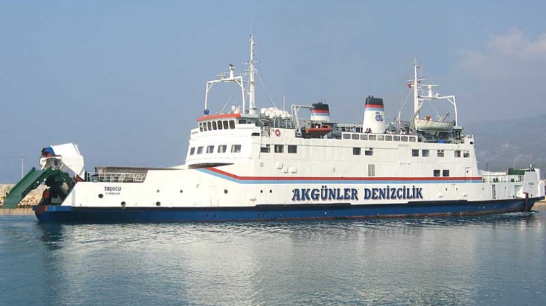 Libya'daki yabancıları taşıyacak bu Türk gemisi, bugün Bingazi şehrinden hareket etti.