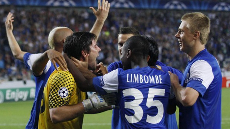 Play off sistemini kullanan en güçlü ülke. Fotoğraftaki takımda Belçika şampiyonu Genk...