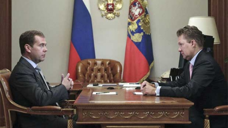 Rusya Devlet Başkanı Medvedev, Gazprom'un patronu Aleksey Miller ile görüşürken.
