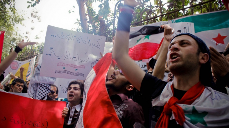Suriye'de rejim karşıtı protestocular.