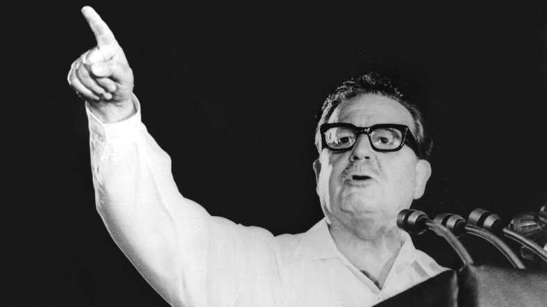 Salvador Allende halka sesleniyor.