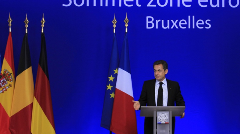 Sarkozy, perşembe sabahı biten zirve sonrasında düzenlediği basın toplantısında anlaşmanın koşullarını açıkladı.