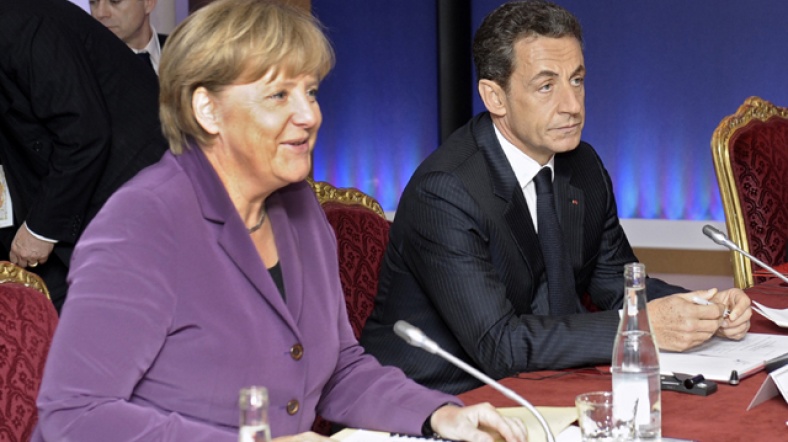 Sarkozy ve Merkel’in, G-20 öncesinde Yunanistan'ın durumuna ilişkin bir telefon konuşması yaptığı belirtiliyor.