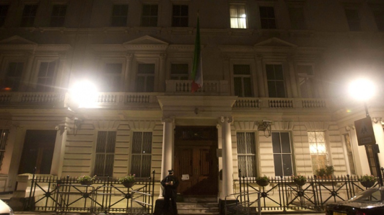 İngiltere İran'dan, Londra Büyükelçiliğini 48 saat içinde boşaltmasını talep etti.