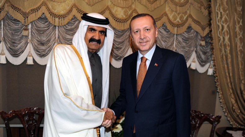Medeniyetler İttifakı zirvesinin ev sahibi yapan Katar Emiri Hamed bin Halife El Sani, geçen hafta Erdoğan'ı ziyaret etmişti. 