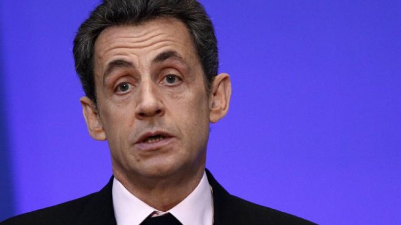 Fransa Ulusal Meclisi tarafından kabul edilen son tasarıyı, birçok çevre Sarkozy'nin seçim yatırımı olarak görüyor.