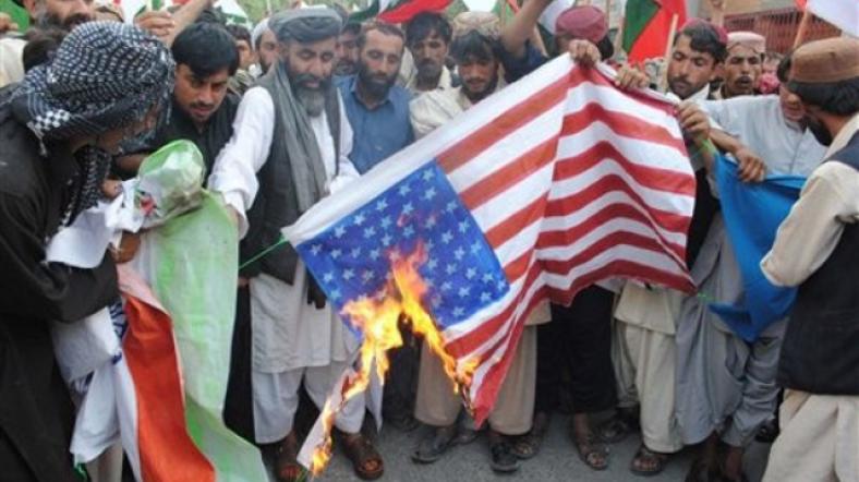 Pakistanlıların çoğunluğu, İslamabad'ın Washington'a verdiği desteğe, şiddetli şekilde karşı çıkıyor.