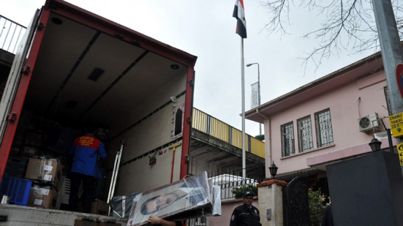 Taşınma işlemi sürerken, konsolosluk yetkilileri konuya ilişkin açıklama yapmayı reddetti.
