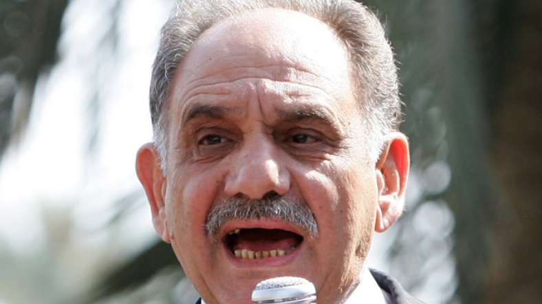 Salih El Mutlak konuşma yapıyor.