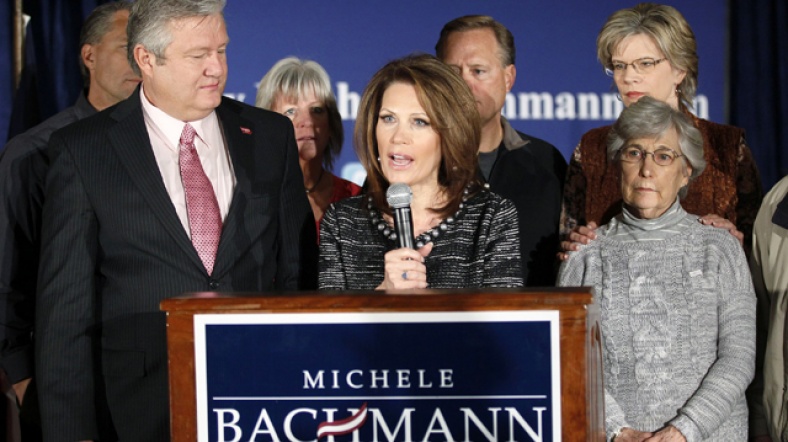 Bachmann'ın kararını açıklarken, eşi ve annesi de yanındaydı.