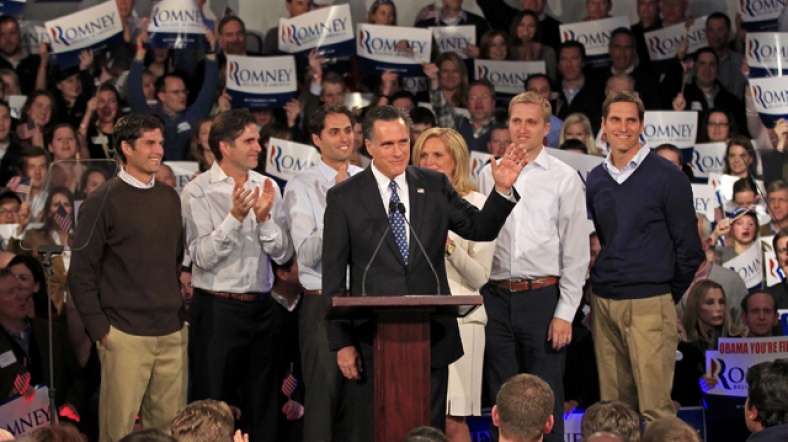 Romney, New Hampshire'da düzenlenen bir kampanya toplantısında ailesiyle birlikte. 