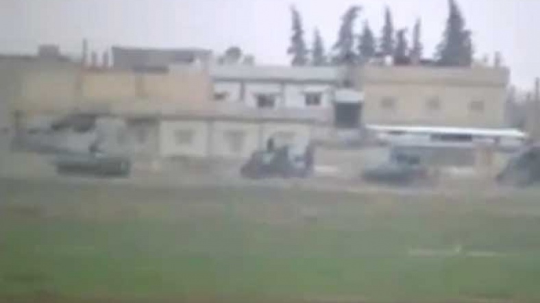 Suriye ordu tanklarının girdiği Deyr ez Zor kentinde çekilen görüntüler, muhalifler tarafından paylaşıldı.