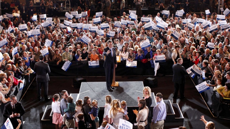 Romney, Nevada'da da ön seçimlerdeki rakipleri yerine Başkan Barack Obama’yı hedef almaya devam etti.