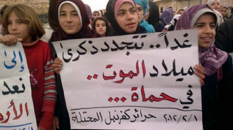 Hama'da protesto yapan kadınlar.