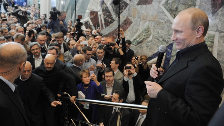 Putin, sonuçların kesinleşmesi halinde, daha önce sekiz yıl oturduğu koltuğa altı yıllık bir dönem için oturacak.