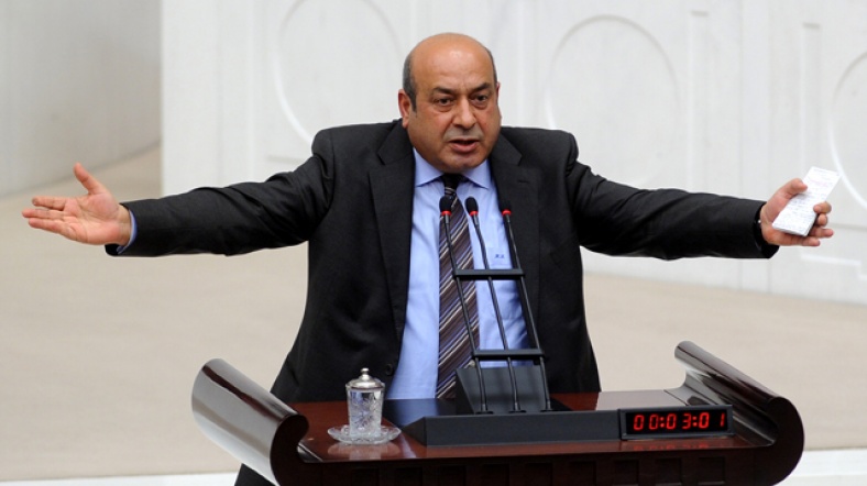 BDP'li Kaplan, Ankara'da KESK'in düzenlediği gösteriye polisin sert müdahale etmesi nedeniyle İçişleri Bakanı Naim'i eleştirdi.