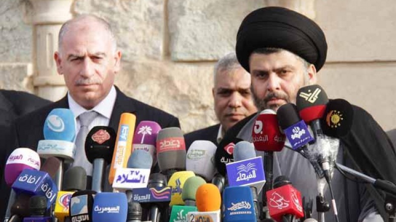 Muktada es Sadr (sağda) lideliğindeki Sadr Hareketi, Maliki'ye muhalefet eden siyasi partilerden biri.