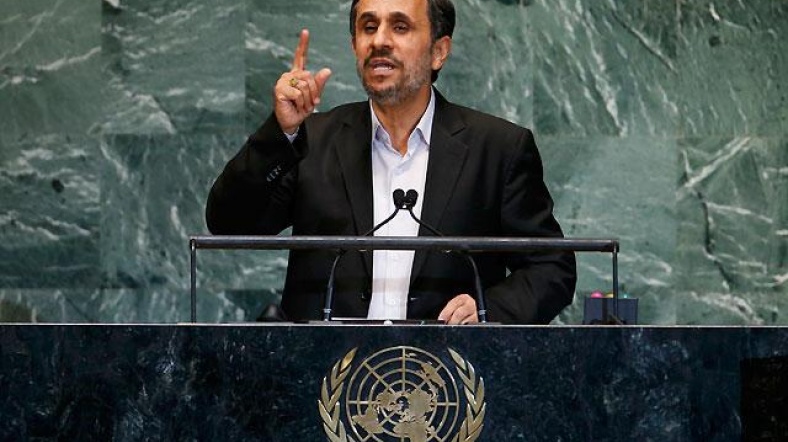 Ahmedinejad, ülkesinin yeterli döviz rezervine sahip olduğunun da altını çizdi.