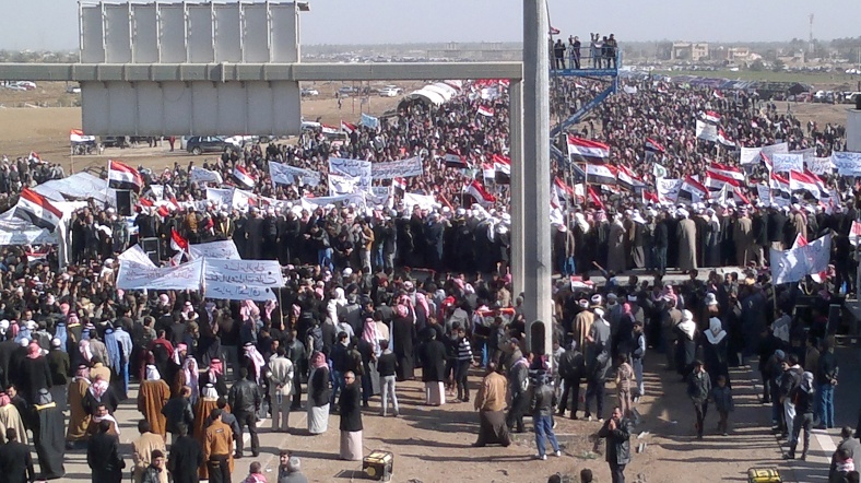 Göstericiler, Irak'tan Suriye ve Ürdün'e giden ana yolu trafiğe kapadı.