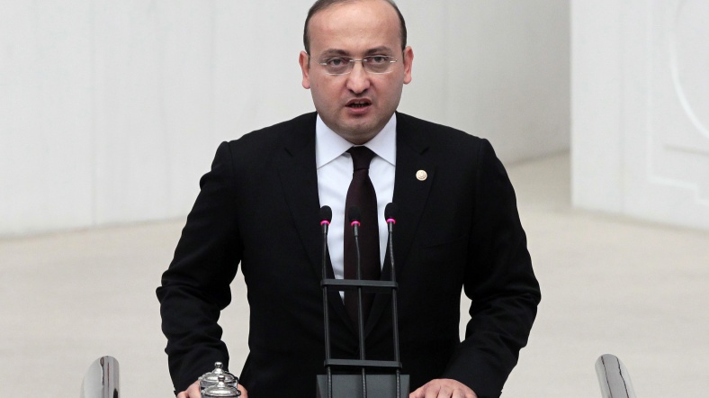 Yalçın Akdoğan aynı zamanda iktidar partisi AKP'nin Ankara milletvekillerinden.