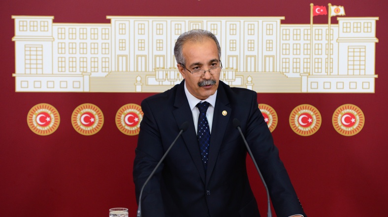 Fırat, bundan sonra da 'eşitlikçi ve özgürlükçü bir anlayış temelinde' görev yapacağını belirtti.