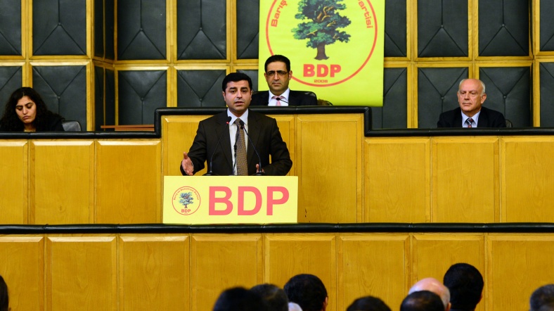 Demirtaş, İmralı Adası'na yeni bir heyetin gidebileceğini belirtti.