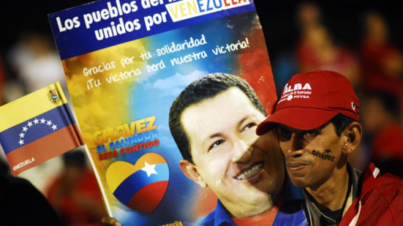 Chavez'in destekçileri, haberin açıklanmasının ardından gözyaşı döktü.