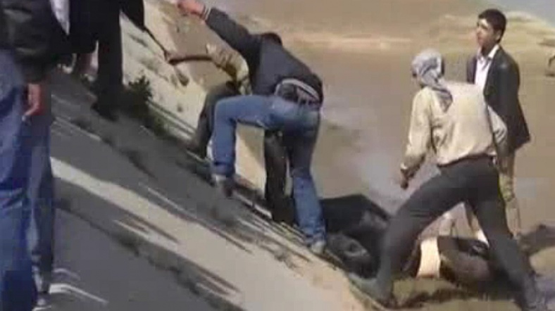 Aktivistler, cesetlerin muhaliflerin kontrolündeki Bustan Kasr bölgesinde bulunduklarını belirtti.