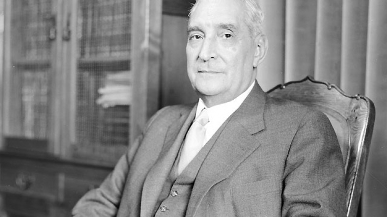 portekizli diktatör salazar ülkeyi 36 yıl yönetti. portekizli diktatör salazar ülkeyi 36 yıl yönetti.