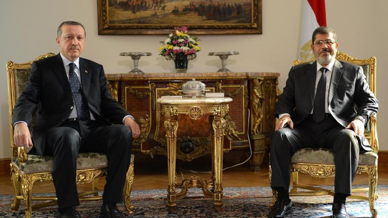 Muhammed Mursi ve Recep Tayyip Erdoğan Muhammed Mursi ve Recep Tayyip Erdoğan görüşmesinde basın mensuplarına poz veriyorlar.