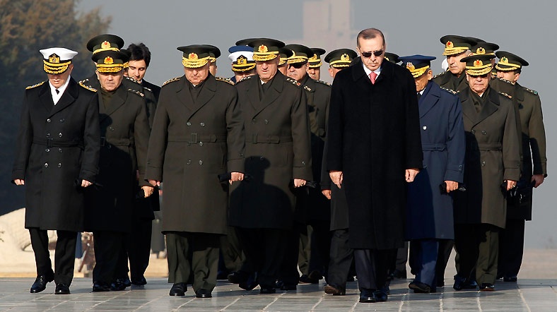 Basbakan Erdogan komutanlar Genelkurmay Genelkurmay Başkanı ve Kuvvet Komutanları hakkında görevleriyle ilgili soruşturma açılmasına Başbakan karar verecek.
