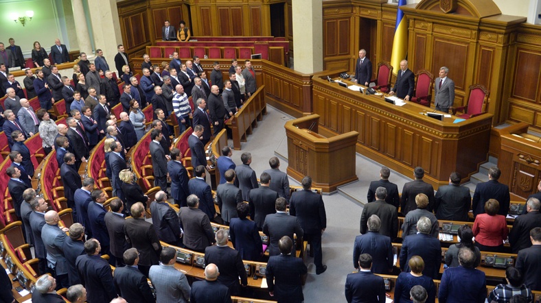 Ukrayna parlamento Oylamaya katılan 363 vekilden 361'i, protestoları cezalandıran düzenlemenin iptal edilmesini istedi.