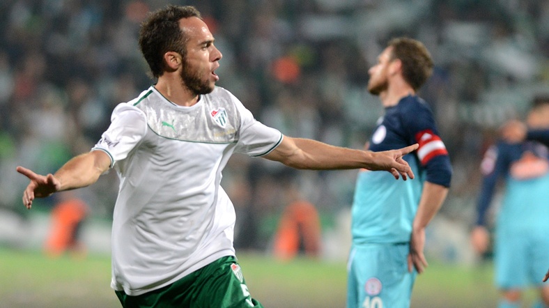Belluschi Belluschi bu sezon ligdeki ikinci golünü attı.